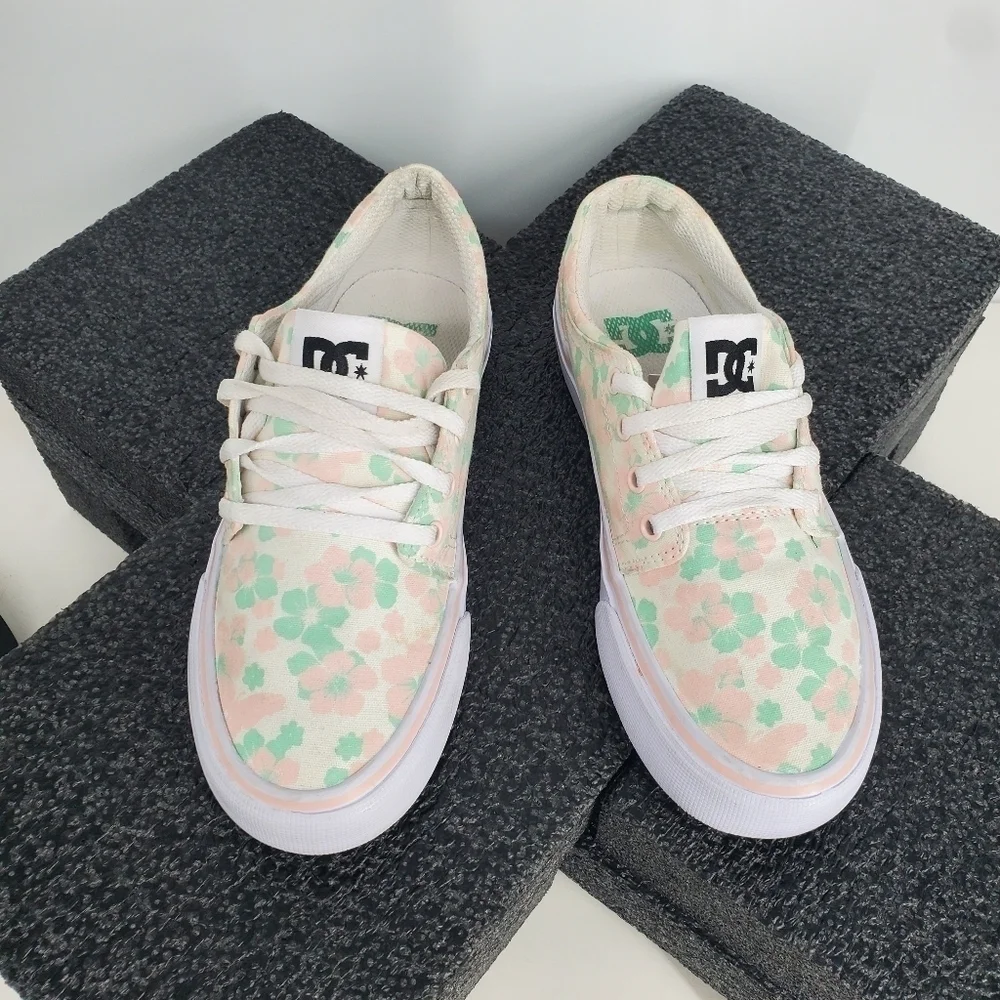 DC Shoes Youth 5 Girl's Trase TX Skate Shoes Floral Design Canvas